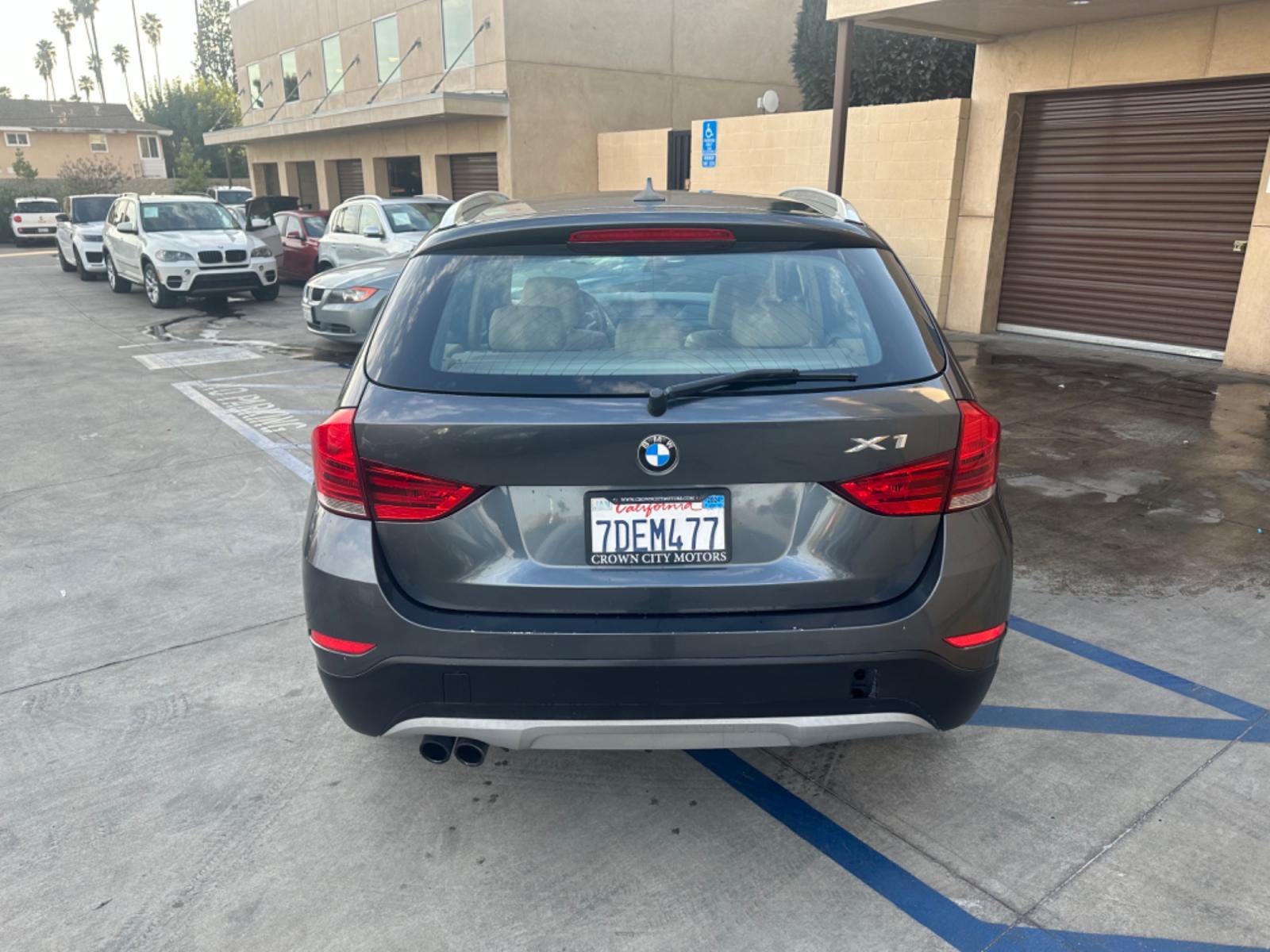 2014 Gray /black BMW X1 leather (WBAVM1C58EV) with an 4 CYLINDER engine, Automatic transmission, located at 30 S. Berkeley Avenue, Pasadena, CA, 91107, (626) 248-7567, 34.145447, -118.109398 - Photo #4